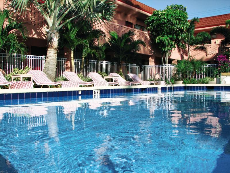 Away Inn Lauderdale-by-the-Sea ภายนอก รูปภาพ