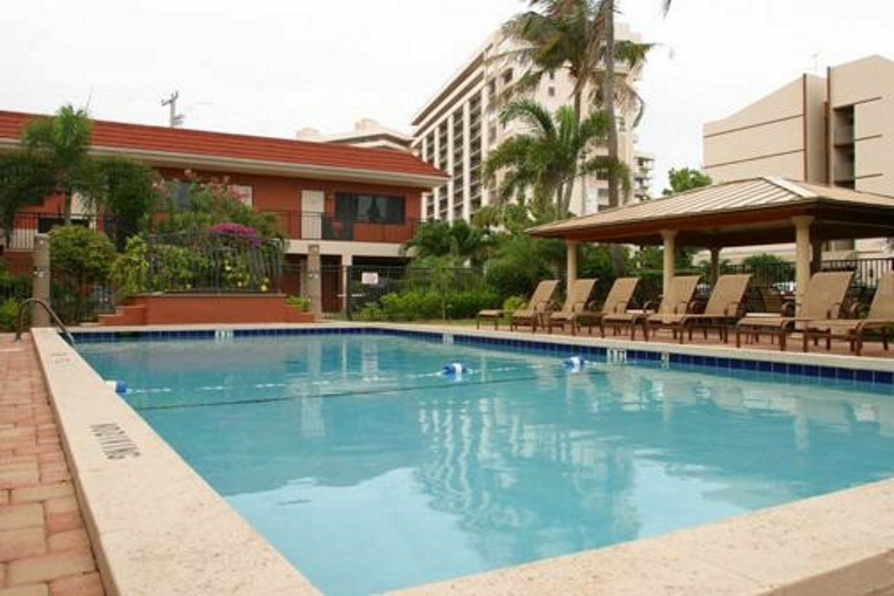 Away Inn Lauderdale-by-the-Sea ภายนอก รูปภาพ